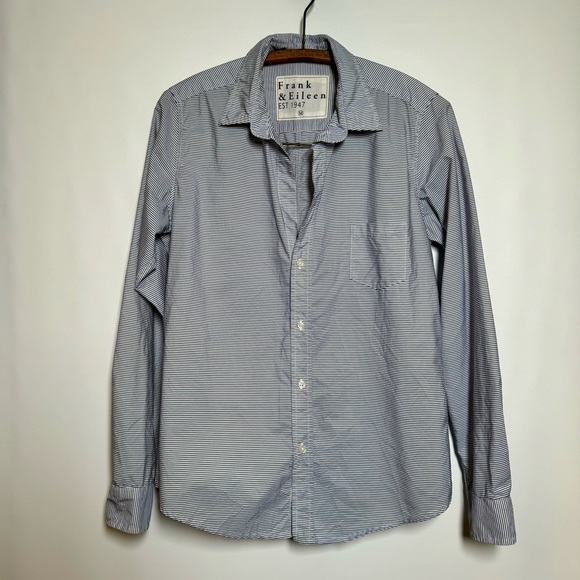 Fʀᴀɴᴋ & Eɪʟᴇᴇɴ Bᴜᴛᴛᴏɴ Uᴘ Cᴏᴛᴛᴏɴ Bᴀʀʀʏ Sʜɪʀᴛ ɪɴ Nᴀᴠʏ Pɪɴsᴛʀɪᴘᴇ - Picture 1 of 12